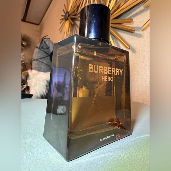 Burberry Hero Eau de Parfum - Sophistication in Every Drop (3.3 fl oz) - Picture 14 of 17